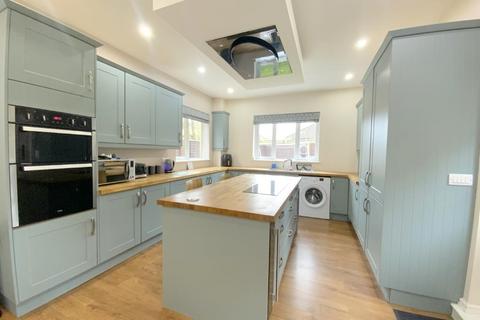 4 bedroom semi-detached house for sale, Station Road, Great Coates, Grimsby