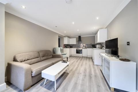 2 bedroom apartment for sale, Portsmouth Road, Kingston Upon Thames