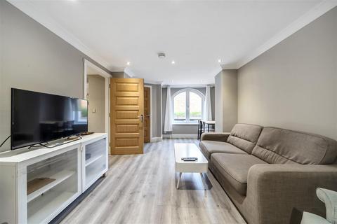 2 bedroom apartment for sale, Portsmouth Road, Kingston Upon Thames