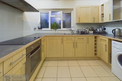 2 bedroom flat for sale, West Green Crawley