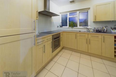 2 bedroom flat for sale, West Green Crawley