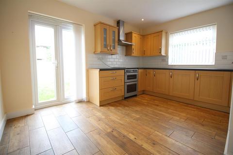 3 bedroom house to rent, Stoneleigh Avenue, Longbenton, Newcastle Upon Tyne