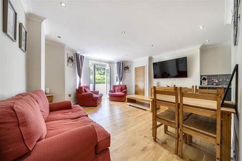 2 bedroom apartment for sale, Portsmouth Road, Kingston Upon Thames