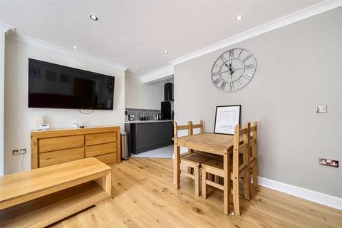 2 bedroom apartment for sale, Portsmouth Road, Kingston Upon Thames