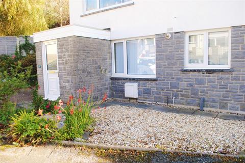 1 bedroom flat to rent, 4 Merlins CourtTenbyPembrokeshire