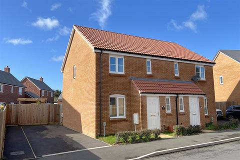 3 bedroom semi-detached house to rent, Bilberries Close, Taunton TA2