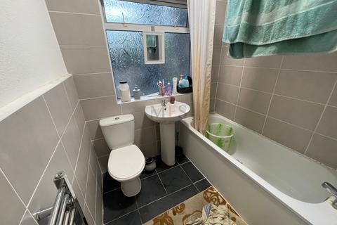 2 bedroom flat to rent, Lady Margaret Road, Southall, UB1