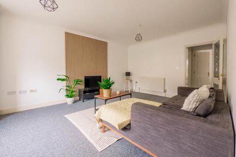 2 bedroom flat for sale, Station Approach, Hockley SS5