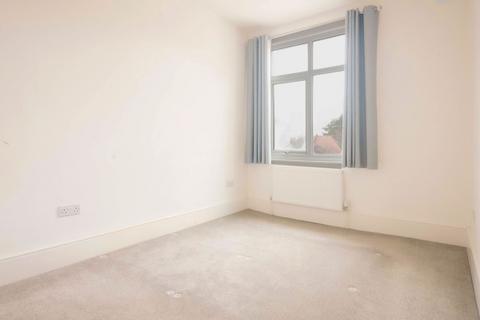 1 bedroom flat to rent, Satanita Road, Westcliff-On-Sea SS0