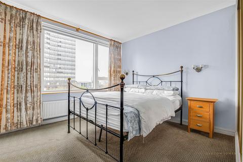 2 bedroom flat for sale, Millbank Court, John Islip Street, Westminster, London, SW1P