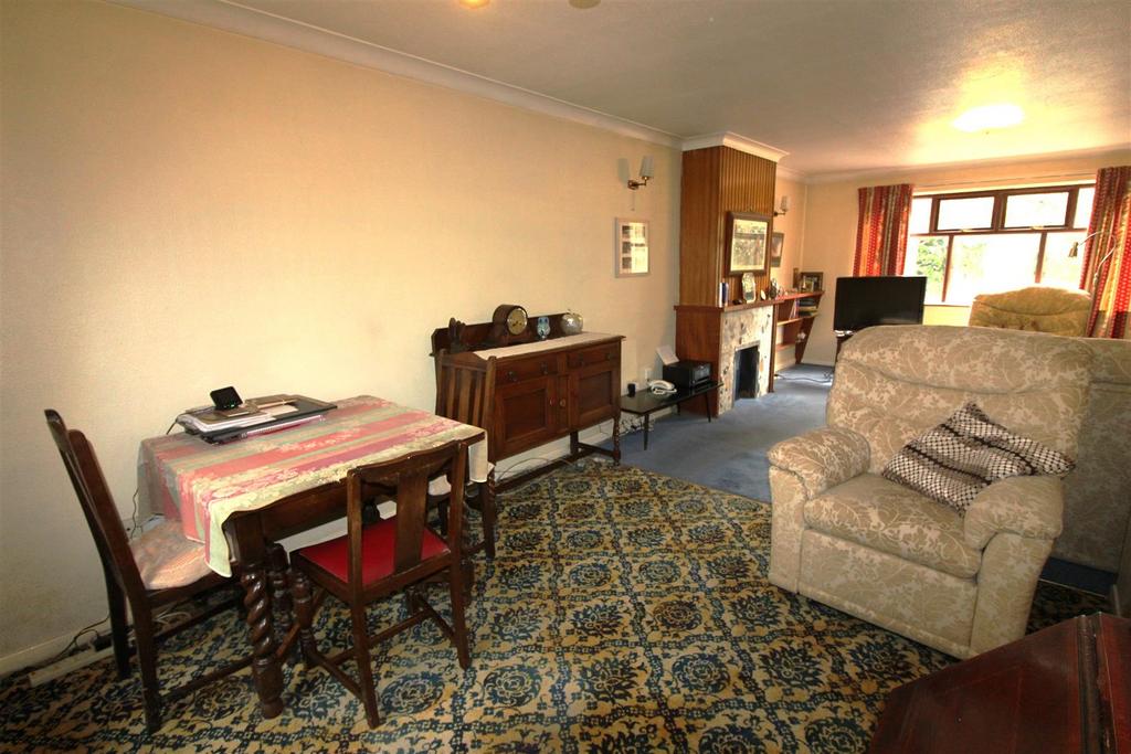 Lounge/Dining Room