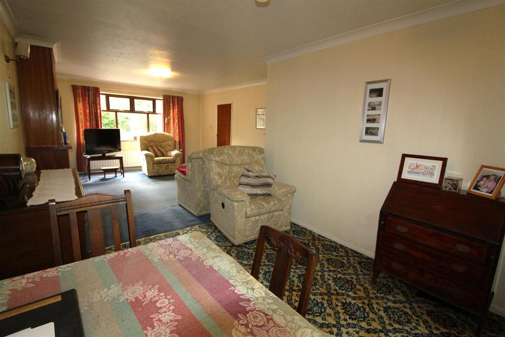 Lounge/Dining Room