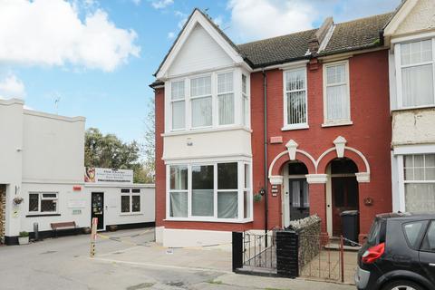 2 bedroom flat for sale, Station Approach, Birchington, CT7