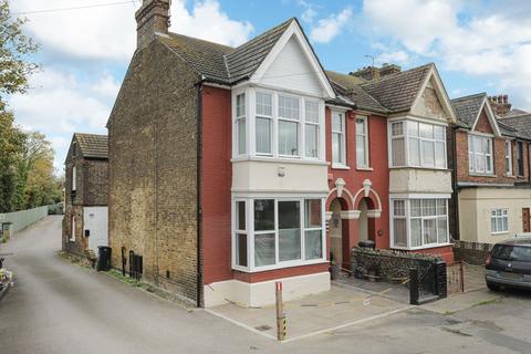 2 bedroom flat for sale, Station Approach, Birchington, CT7