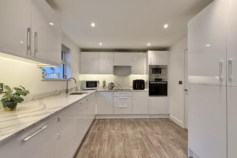 95 Broadley Drive, Torquay, TQ2 6UT