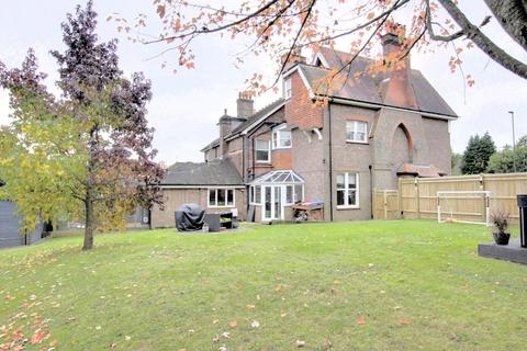 4 bedroom semi-detached house for sale, Fox Hill, Haywards Heath, RH16