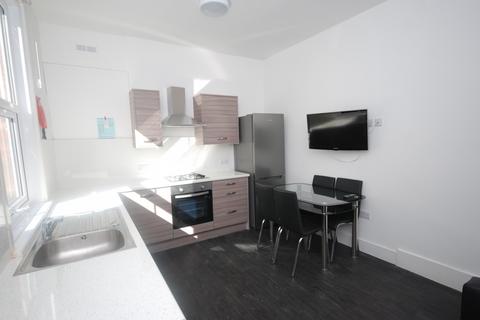 3 bedroom apartment to rent, Campion Terrace, Leamington Spa, Warwickshire, CV32