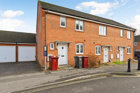 3 bedroom detached house to rent, Baxendale Road, Chichester