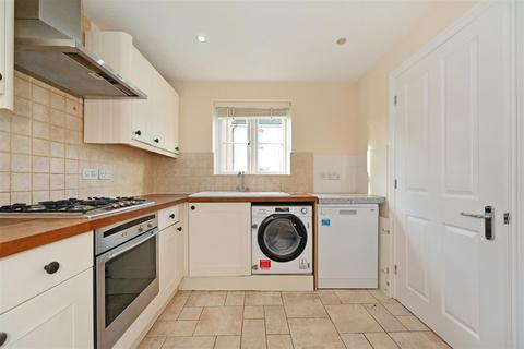 3 bedroom detached house to rent, Baxendale Road, Chichester