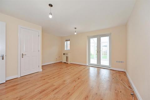 3 bedroom detached house to rent, Baxendale Road, Chichester