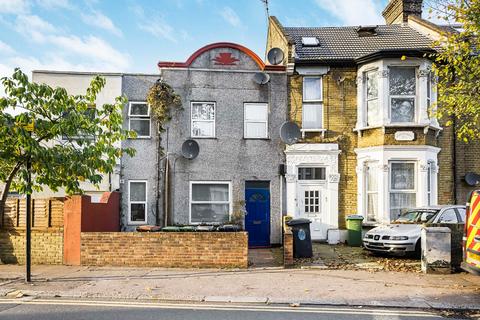 2 bedroom flat for sale, Cann Hall Road, London, E11