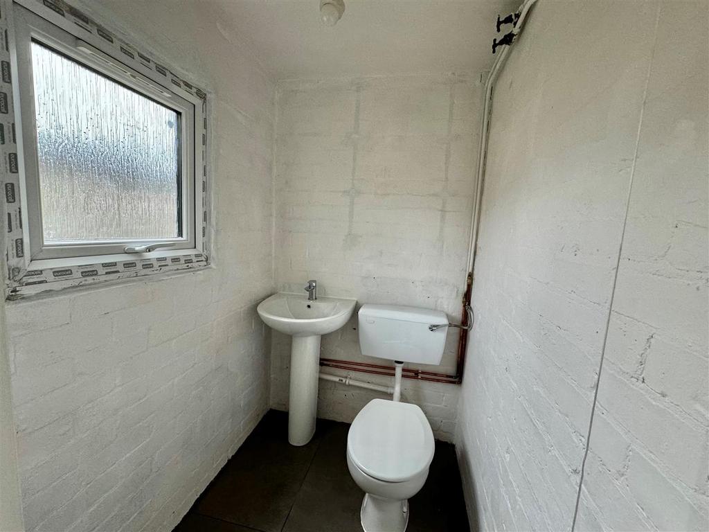 Downstair toilet.jpg