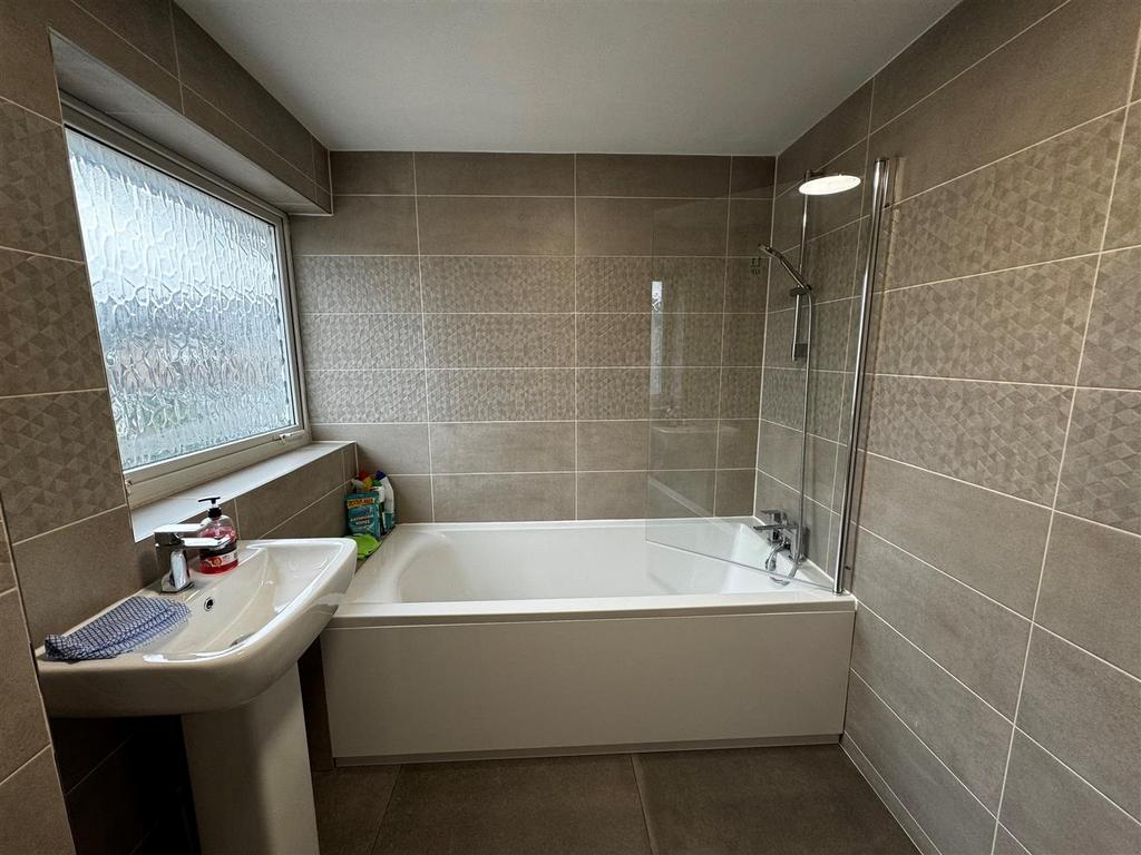 Bathroom 2.jpg