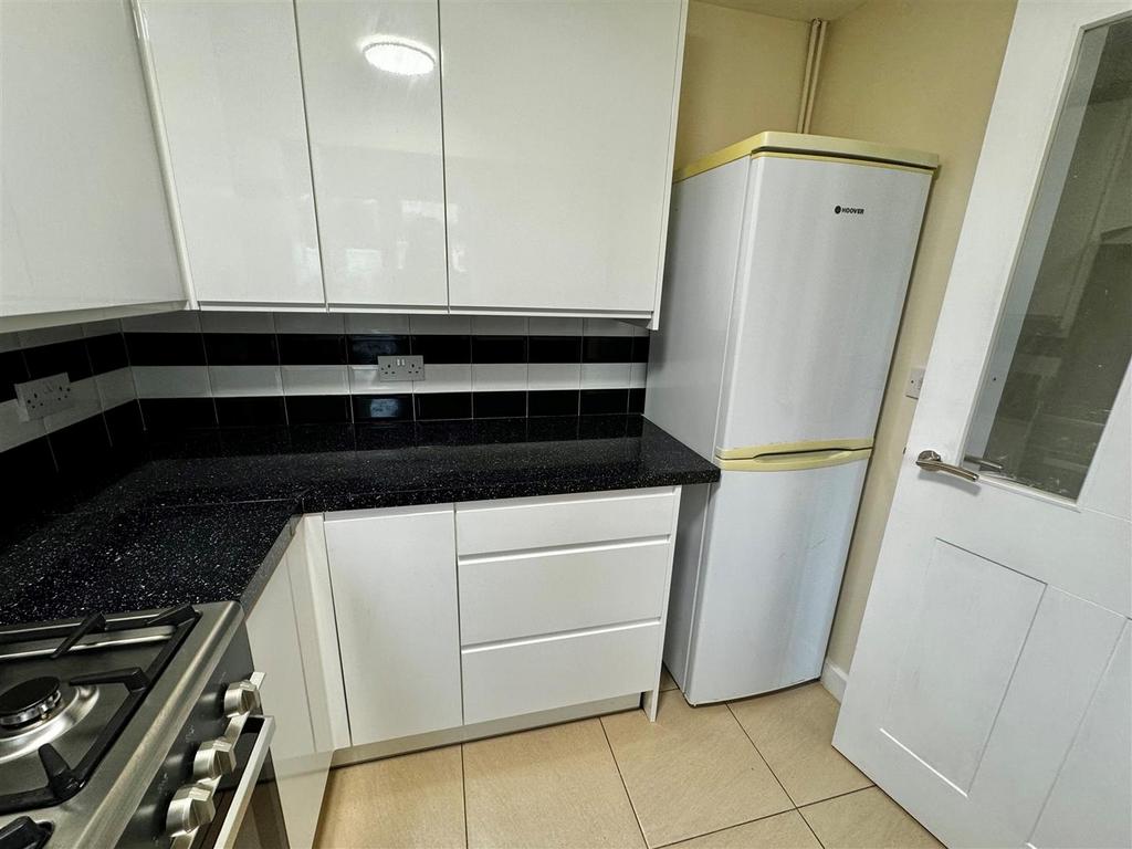 Kitchen 3.jpg