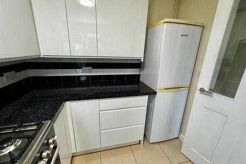 3 bedroom house to rent, Flinkford Close, Park Hall, Walsall