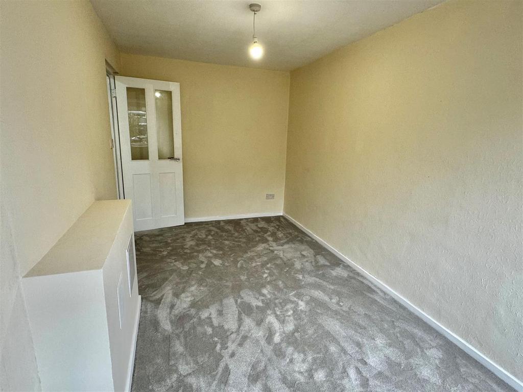 Front livingroom 2.jpg