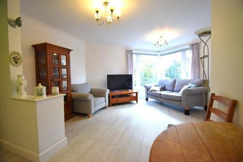 2 bedroom apartment for sale, Northampton Avenue, Slough, Berkshire, SL1