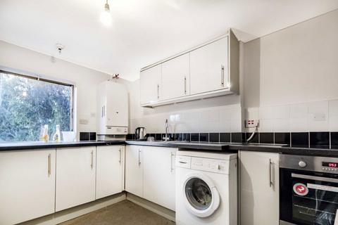 2 bedroom flat to rent, High Street, Kingston Upon Thames KT1