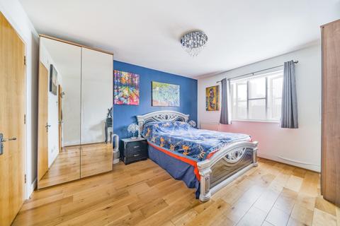 2 bedroom apartment for sale, Drake House Victory Place London