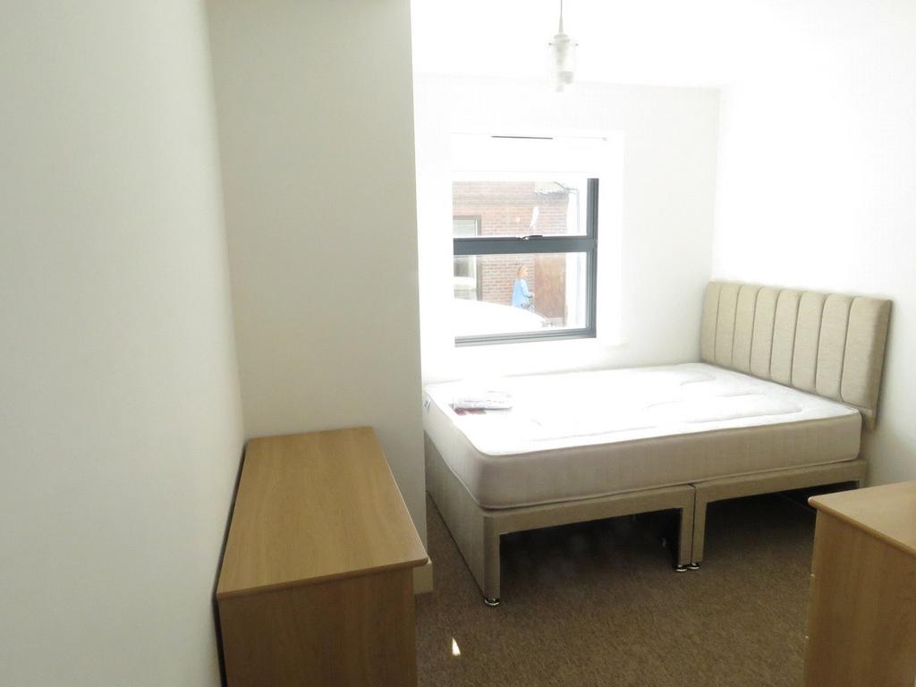 Bedroom-Room-To-Rent