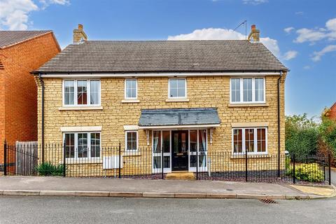 4 bedroom detached house for sale, The Sidings, Shipston-On-Stour