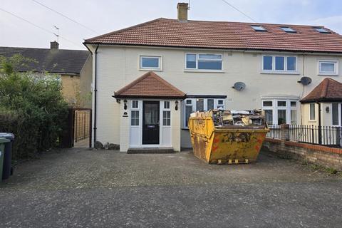 3 bedroom semi-detached house to rent, Wetherby Road, Borehamwood