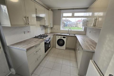 3 bedroom semi-detached house to rent, Wetherby Road, Borehamwood