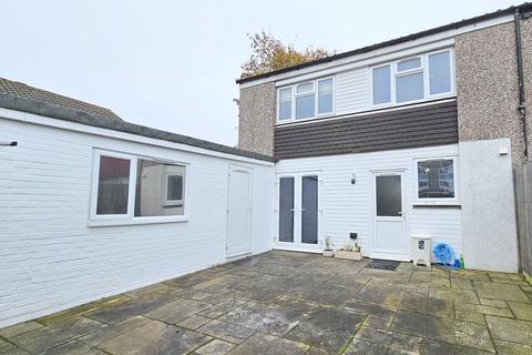 3 bedroom semi-detached house to rent, Thornton Place, Horley, Surrey. RH6 8RN