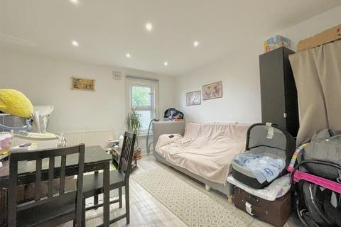 1 bedroom apartment for sale, Long Lane, London