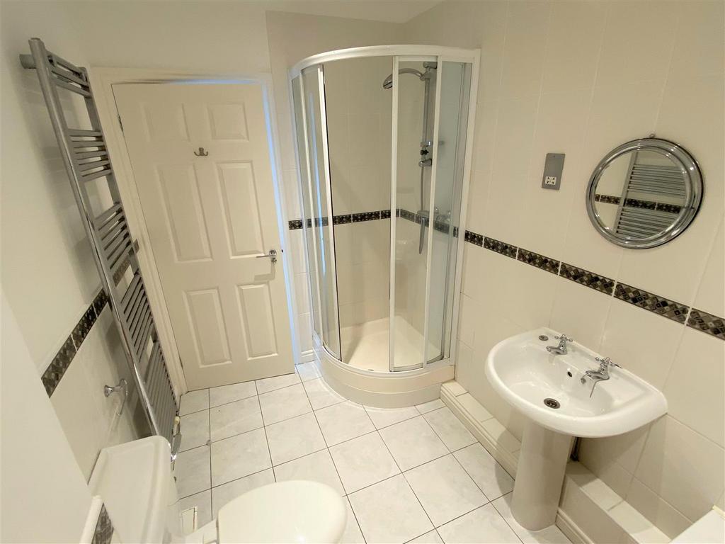 3 Hatfield Crescent Bathroom