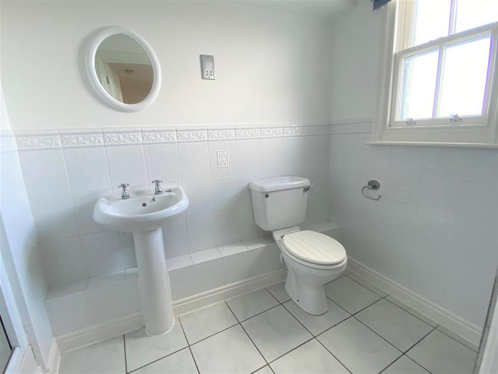 3 Hatfield Crescent Shower Room