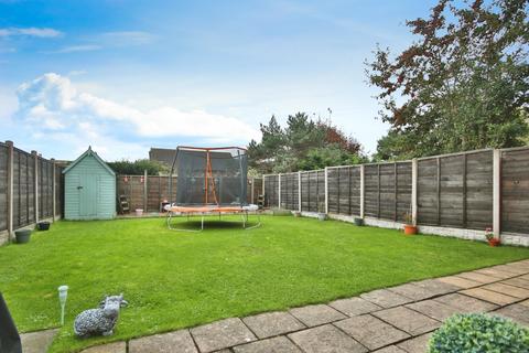 3 bedroom semi-detached house for sale, Hedgerow Close, Barrow-Upon-Humber, Lincolnshire, DN19 7TE