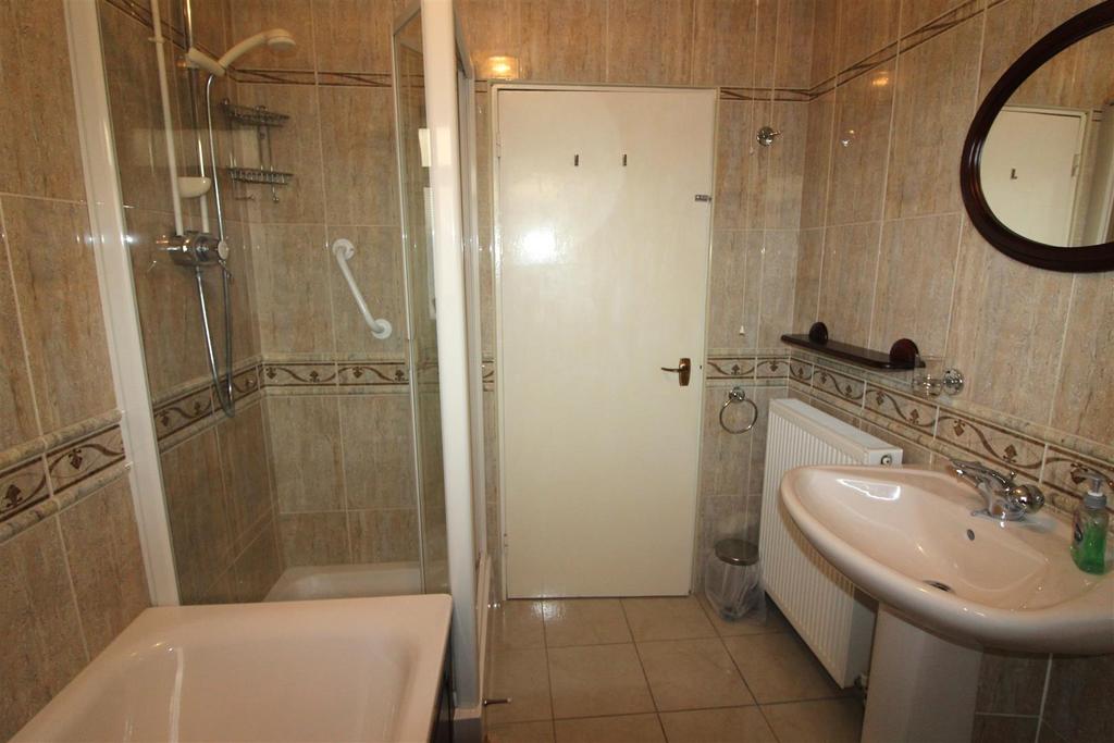 Bathroom/Shower Room