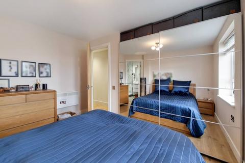 3 bedroom flat for sale, St. Davids Square, Docklands, London, E14