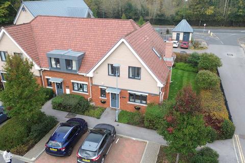 2 bedroom end of terrace house for sale, Kleinwort Close, Haywards Heath, RH16