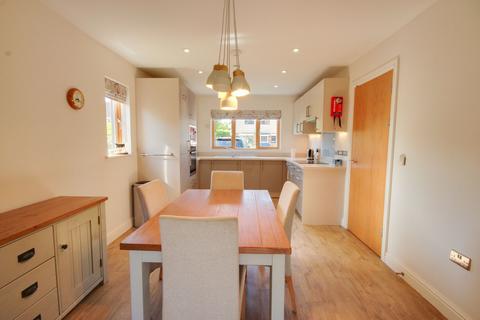 2 bedroom retirement property for sale, Kleinwort Close, Haywards Heath, RH16