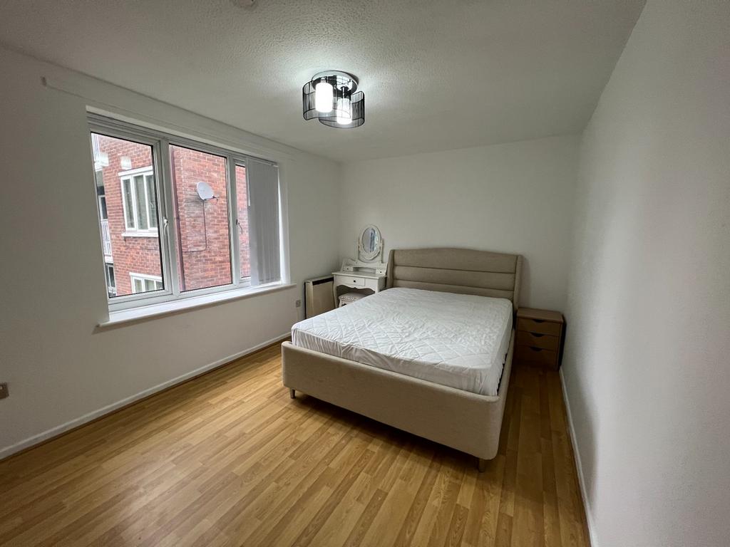 Apartment in Salford - View 4