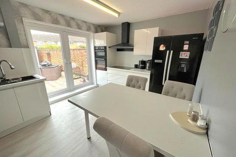 3 bedroom end of terrace house for sale, Burns Road, Wellingborough, Northamptonshire NN8