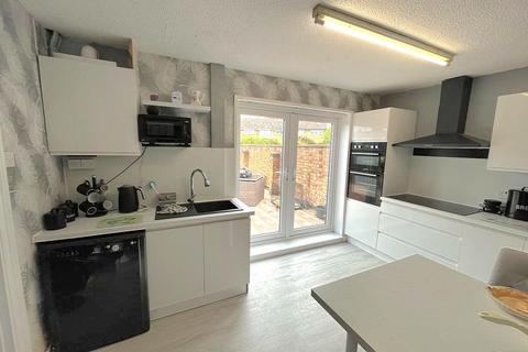 3 bedroom end of terrace house for sale, Burns Road, Wellingborough, Northamptonshire NN8