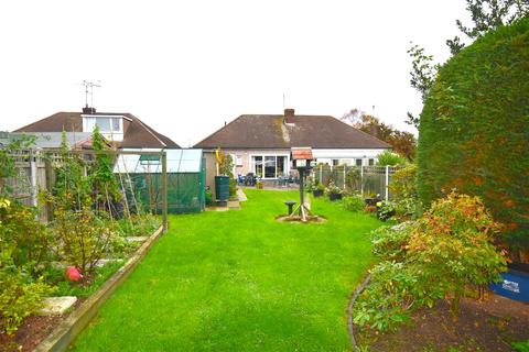 2 bedroom semi-detached bungalow for sale, Oaken Grange Drive, Southend-On-Sea